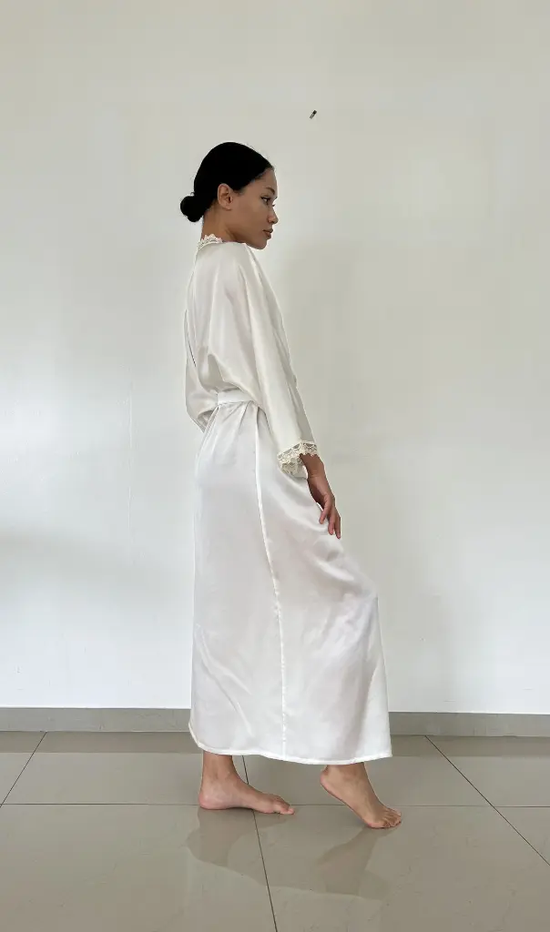 Kimono_en_soie_long_blanc_2.webp
