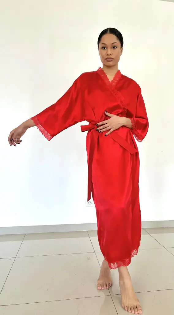 Kimono en soie rouge