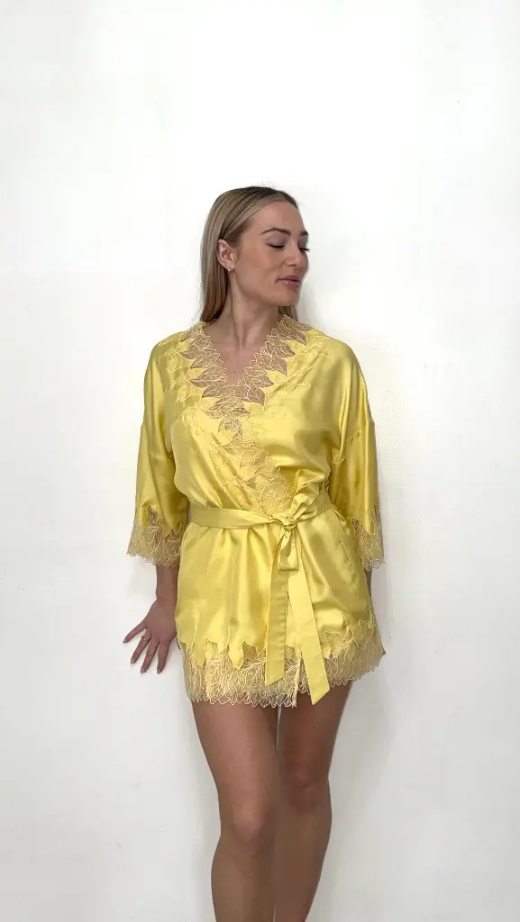 Kimono en soie jaune