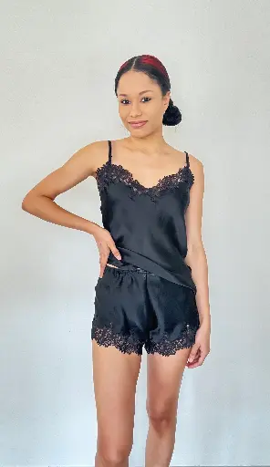 Short en soie noire